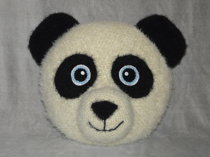 Häkelanleitungen für Kissen und Bezüge Häkelanleitung flauschiges Panda Kissen Dekoration