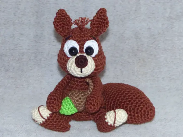 Häkelanleitungen für Herbst Häkelanleitung kleines Eichhörnchen Amigurumi 7